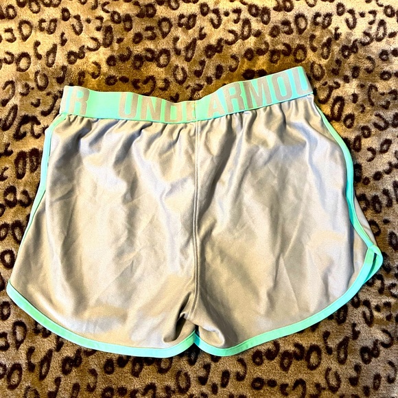 Youth Under Armour Shorts in Size YLG (14-16) - Picture 3 of 4